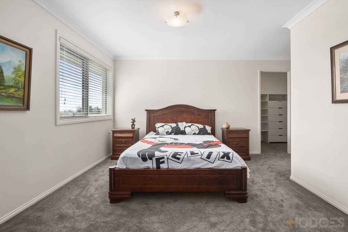 127 Robinswood Parade Narre Warren South - Residential for sale