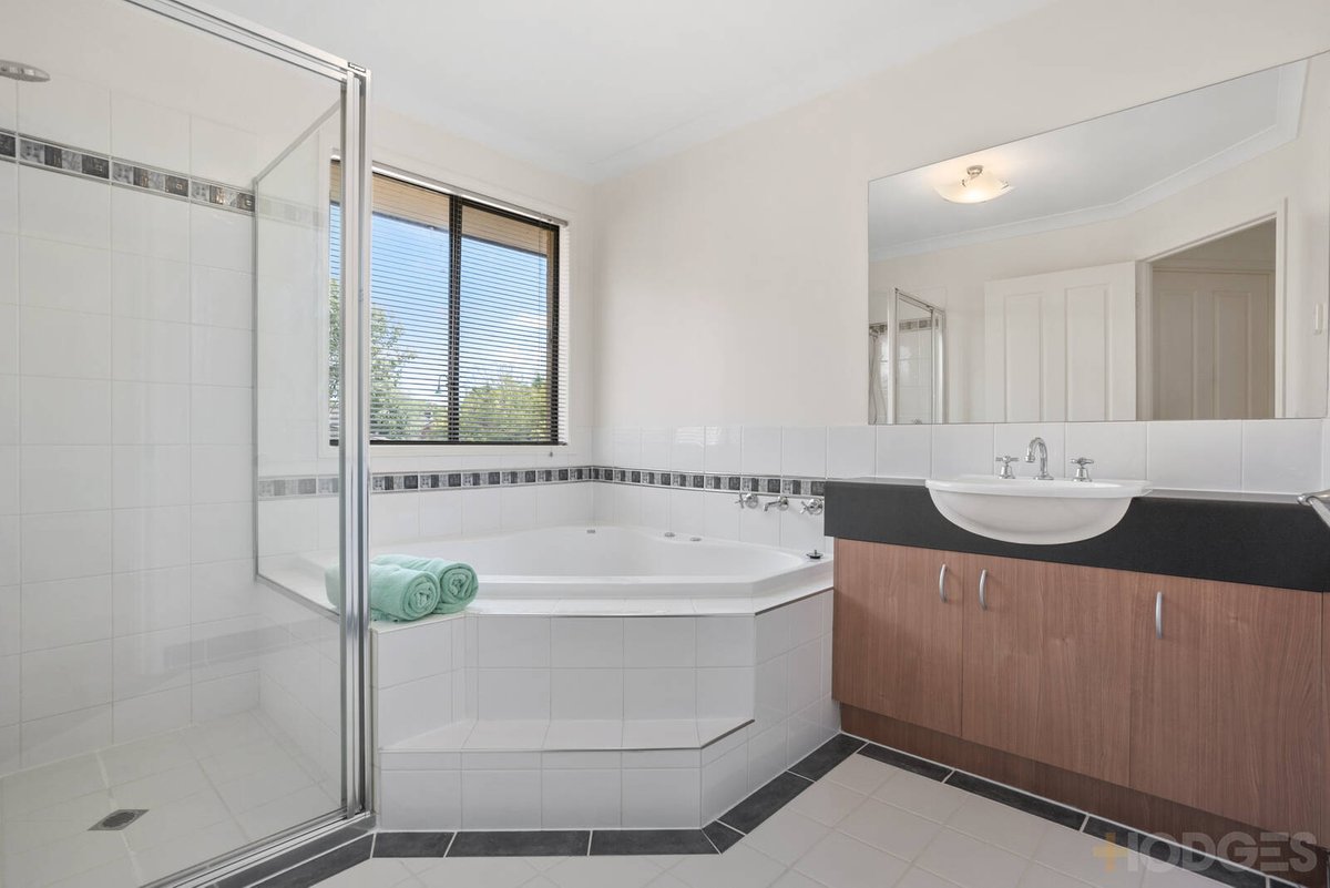 127 Robinswood Parade Narre Warren South - Residential for sale