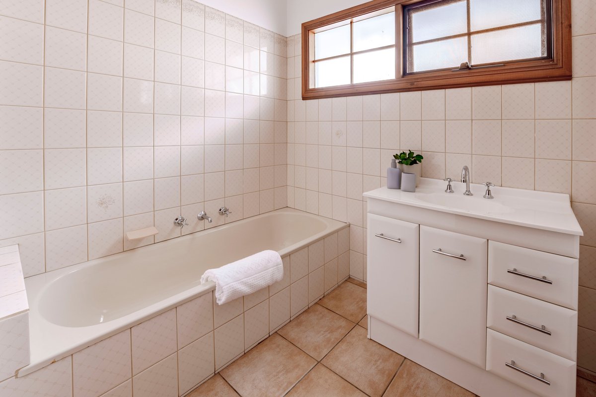 13 Bonnyvale Rd Ocean Grove - Residential for lease