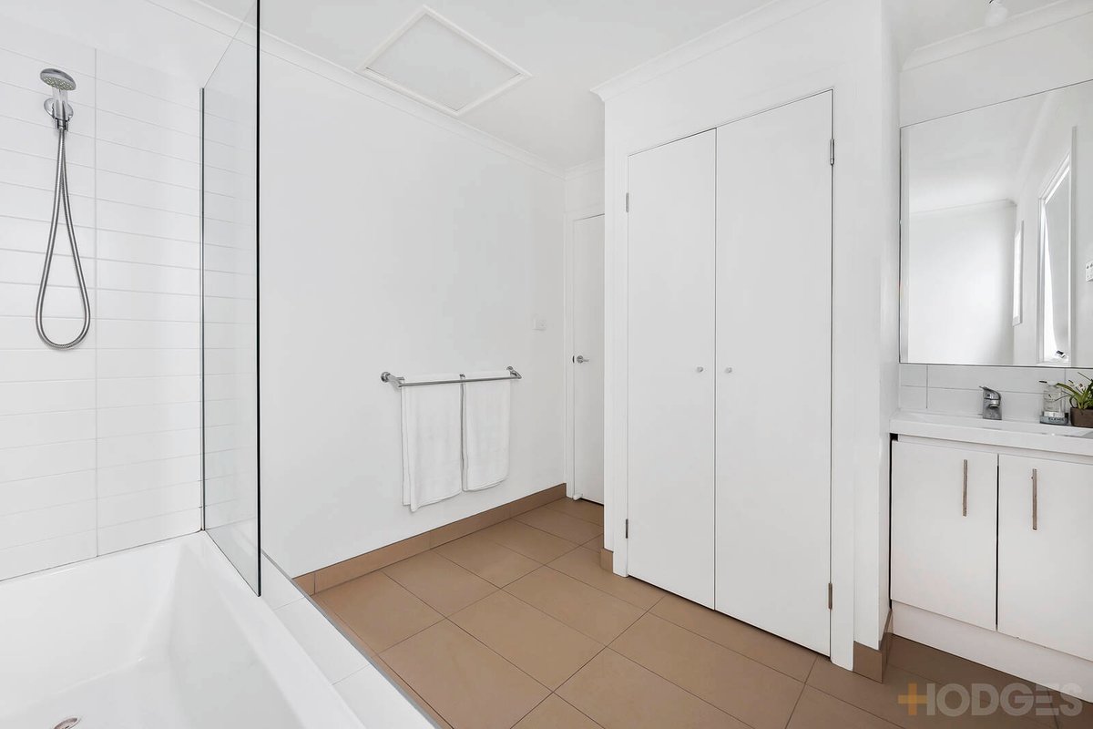 1 / 3 Colville Court Herne Hill - Residential for sale