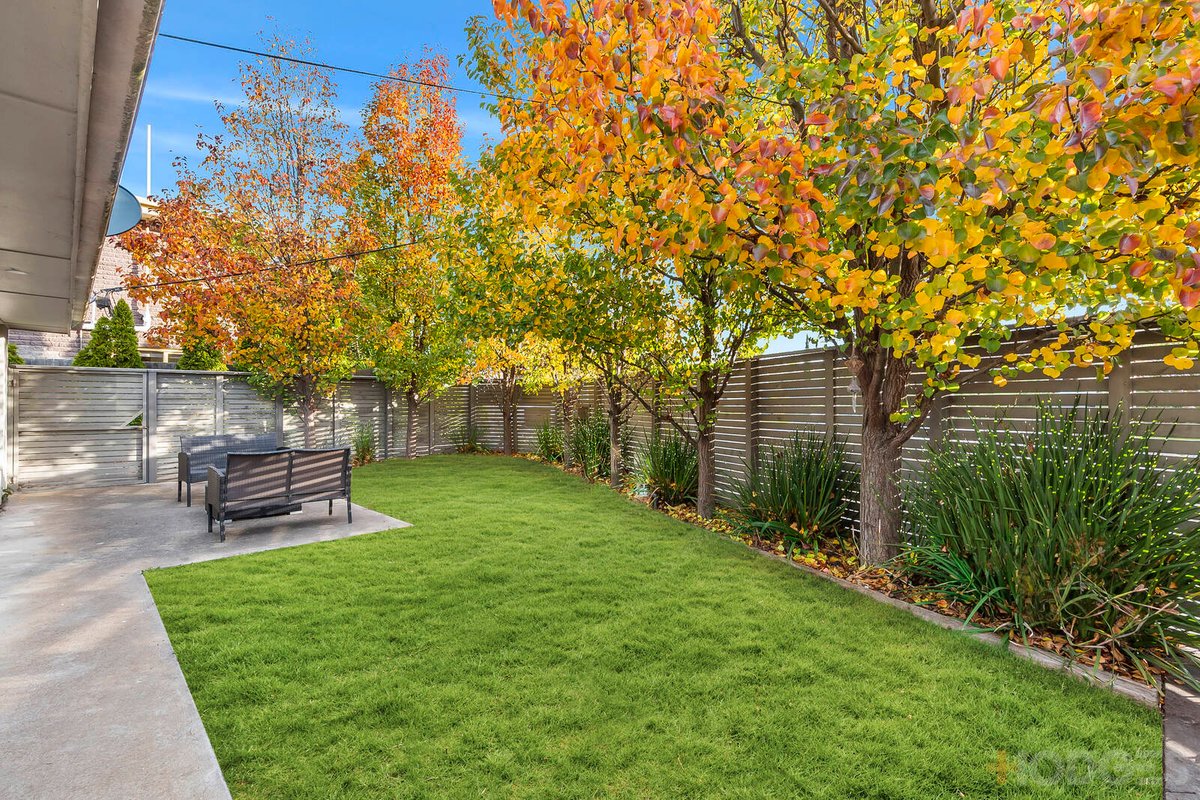 1 / 3 Colville Court Herne Hill - Residential for sale