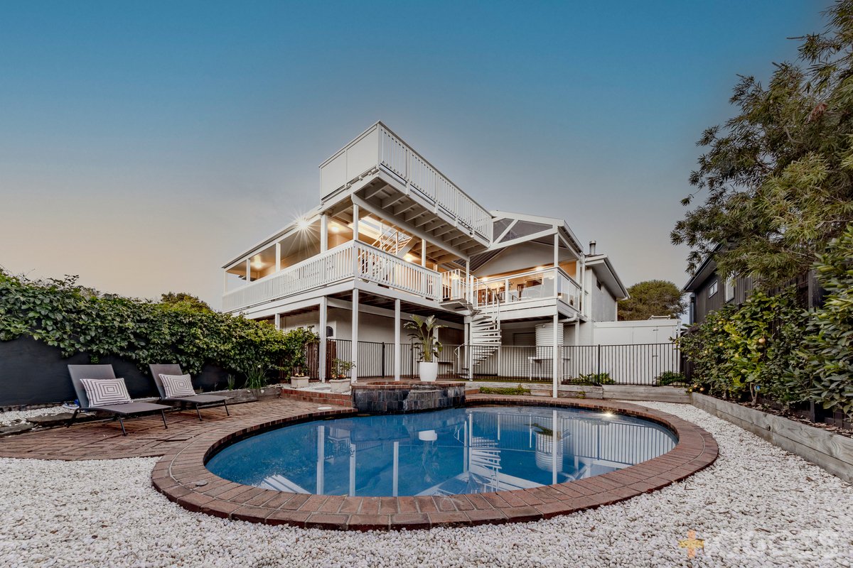 13 Dolphin Court Ocean Grove - 6 bedroom property
