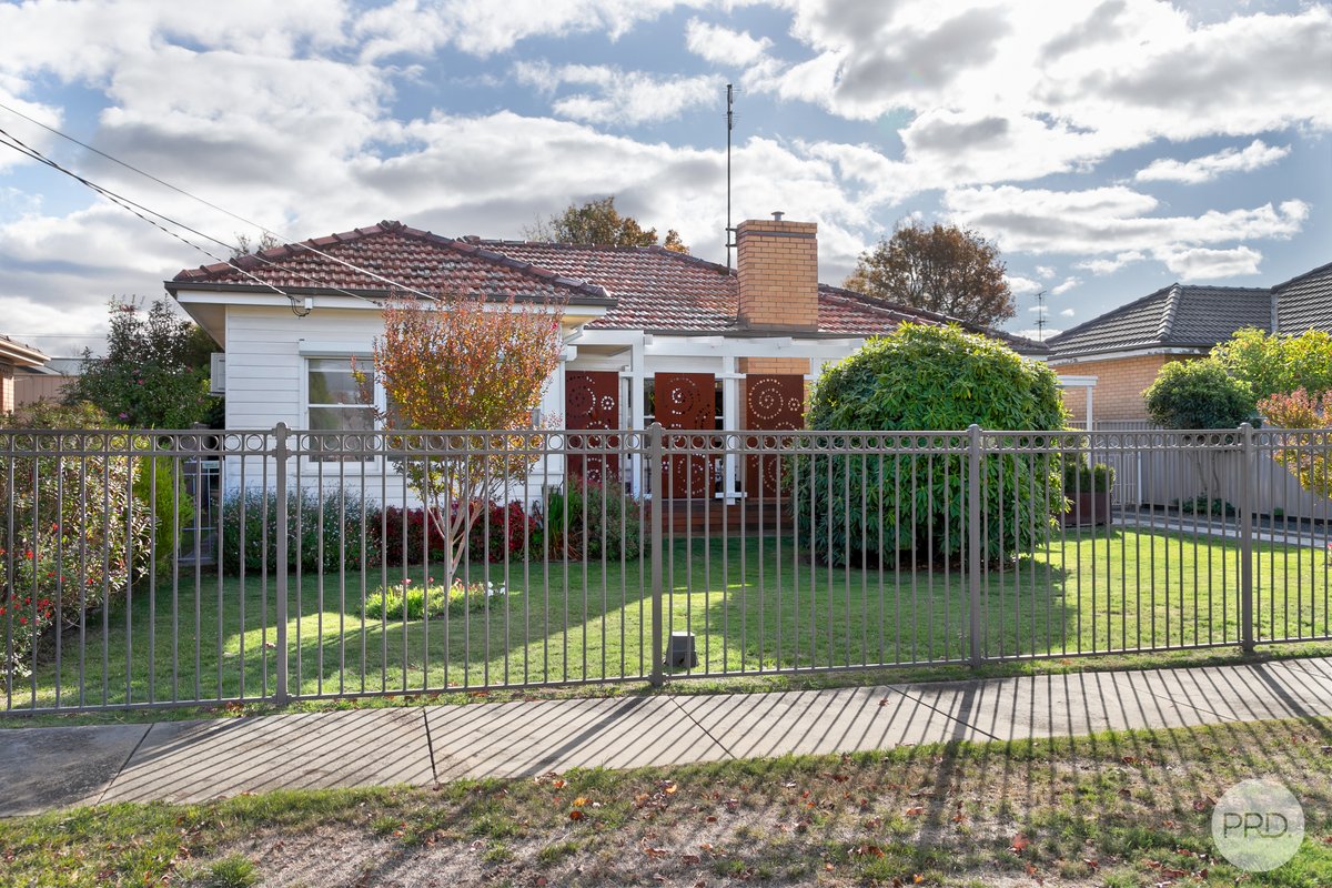 13 Eton Street, WENDOUREE VIC 3355
