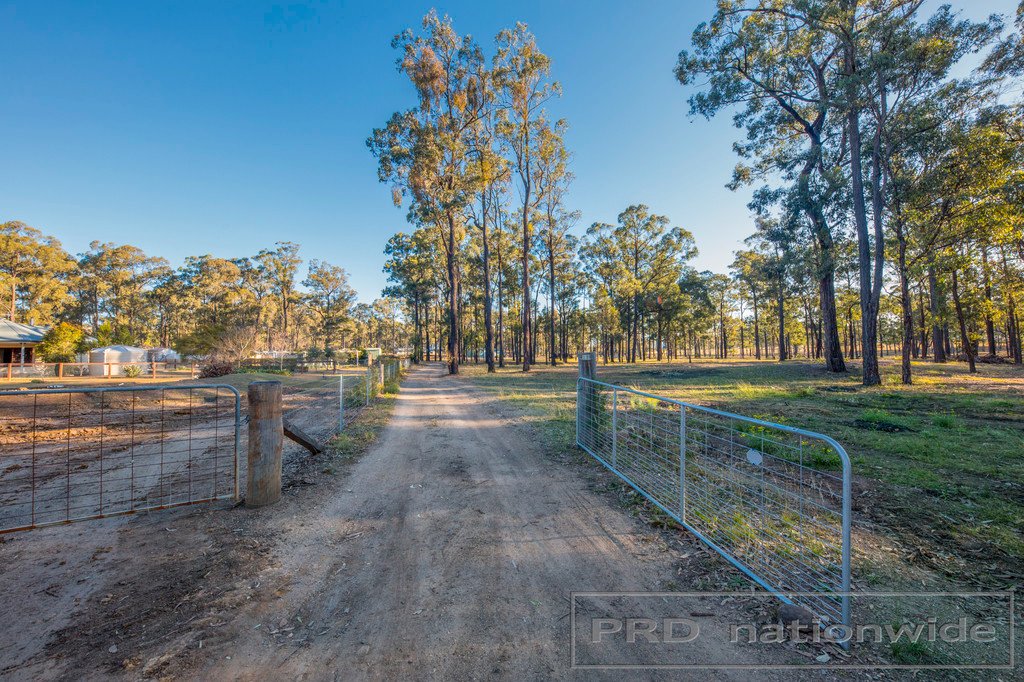 13 Green Lane, LOVEDALE NSW 2325