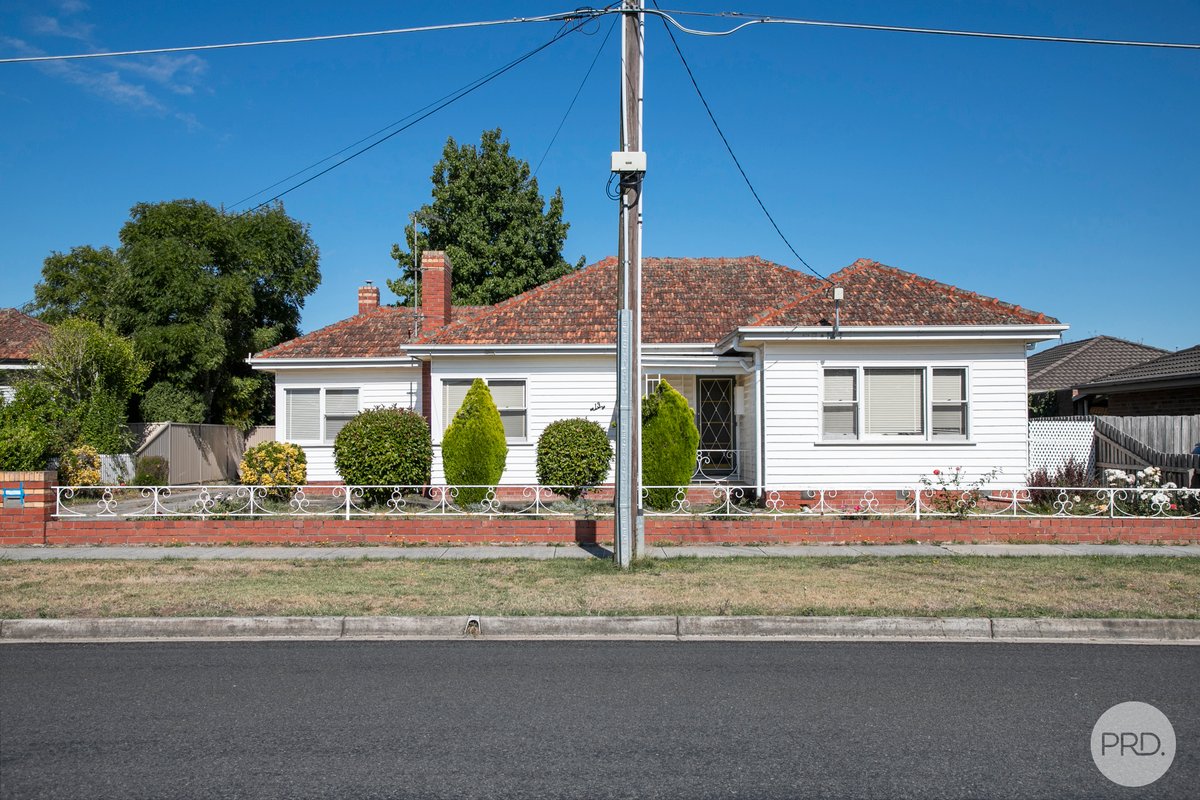 13 Park Street, WENDOUREE VIC 3355