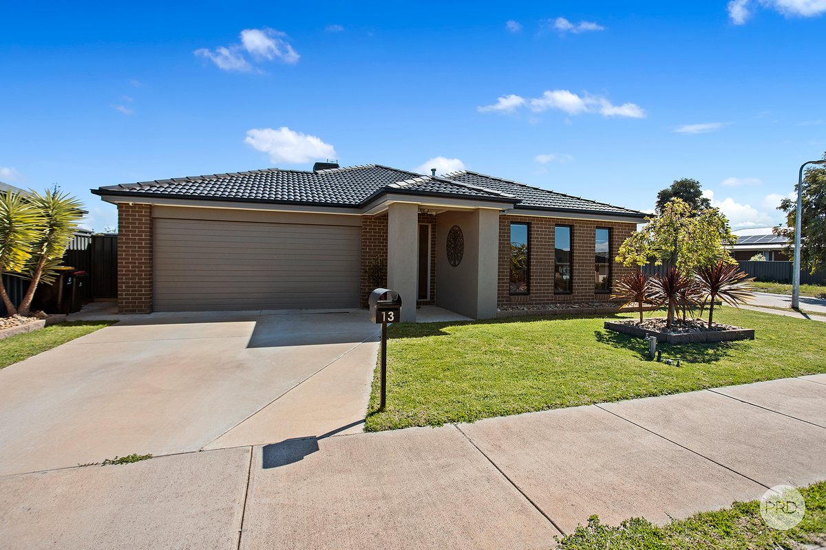 13 Parkview Boulevard, HUNTLY VIC 3551