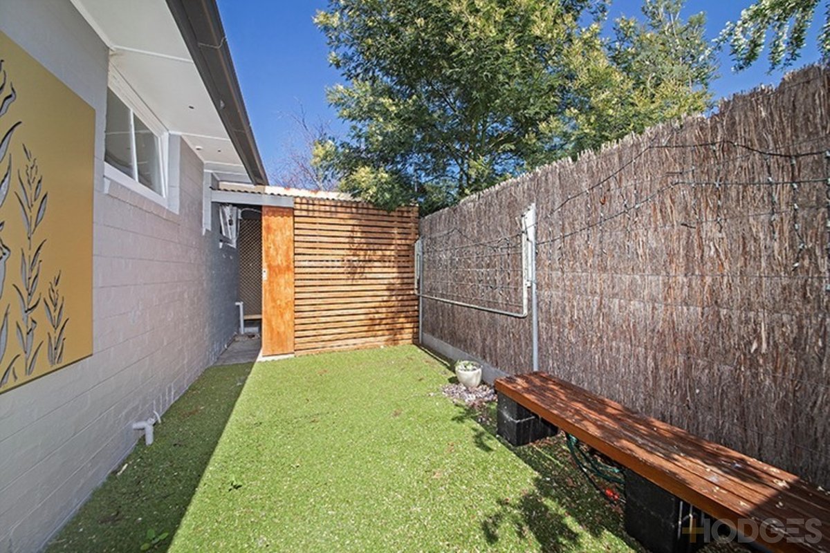 1 / 33 Linacre Road Hampton - Residential for sale