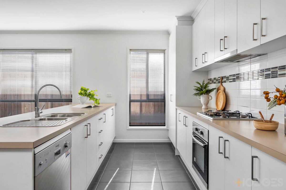 1 / 34 Weeroona Avenue Hamlyn Heights - Residential for sale