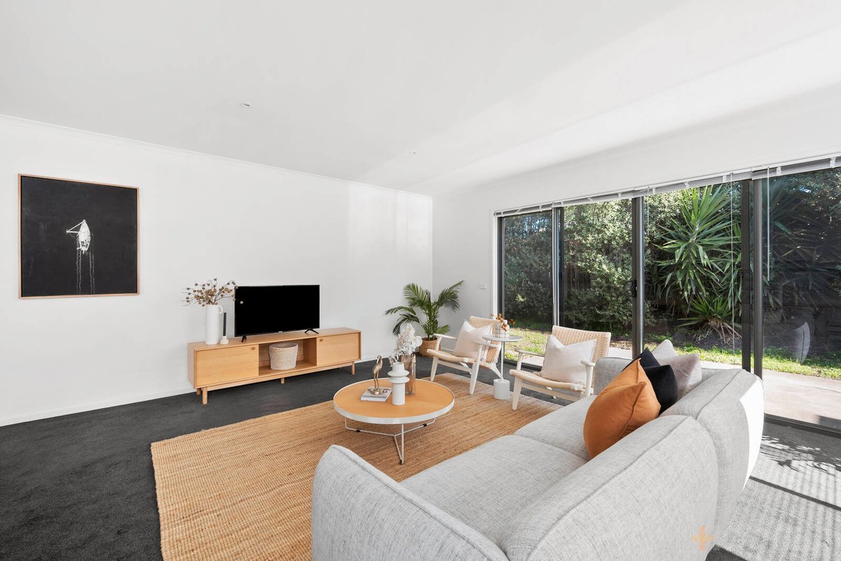1 / 34 Weeroona Avenue Hamlyn Heights - Residential for sale