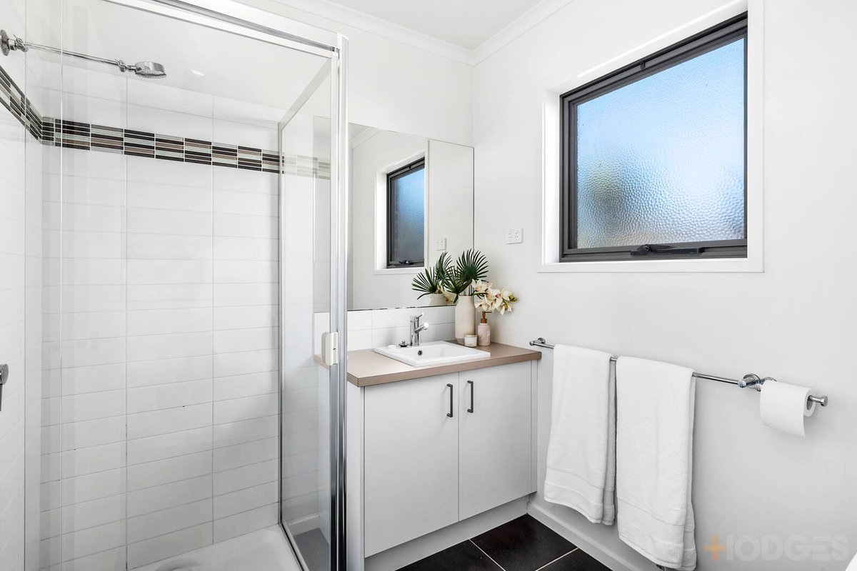 1 / 34 Weeroona Avenue Hamlyn Heights - Residential for sale