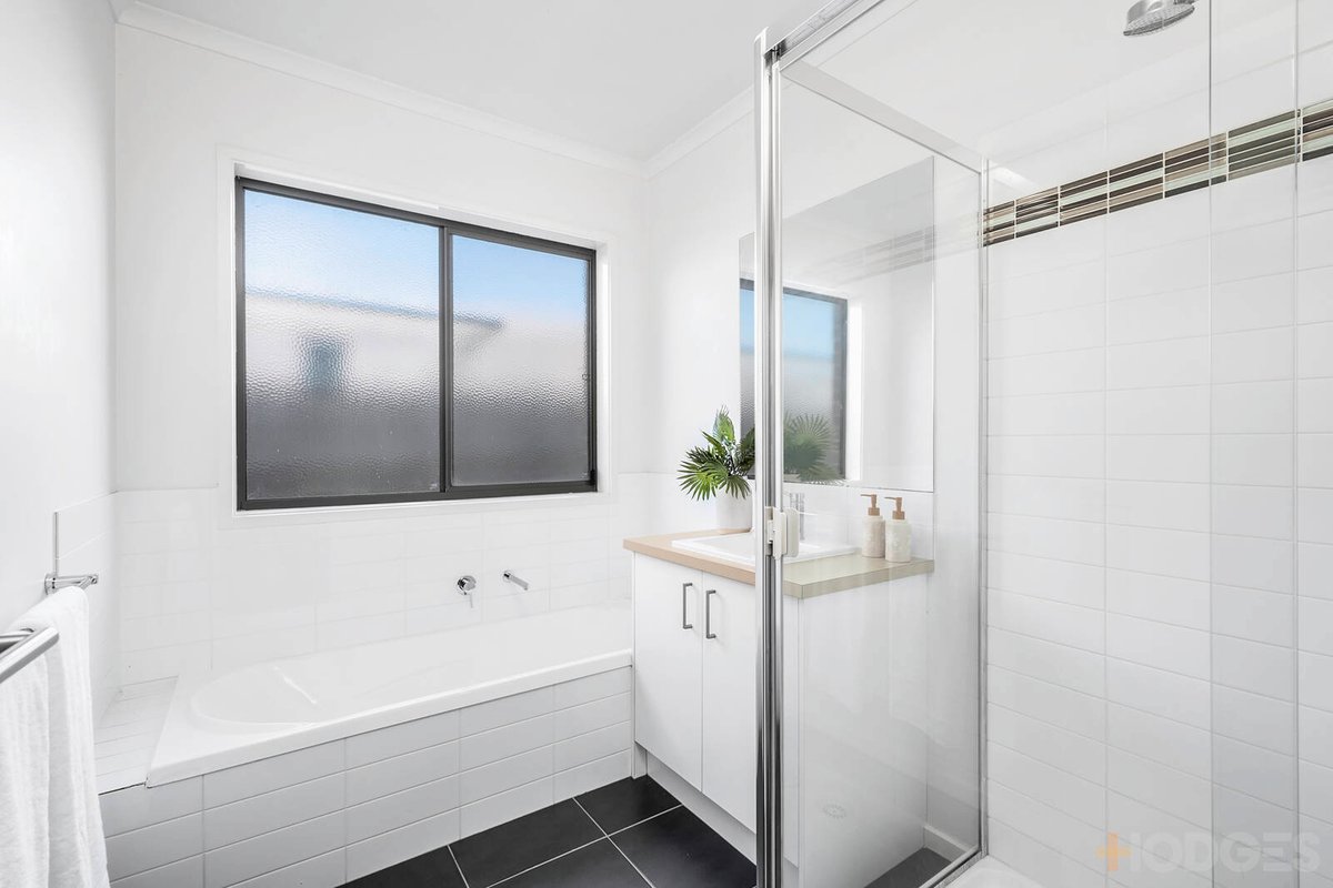 1 / 34 Weeroona Avenue Hamlyn Heights - Residential for sale