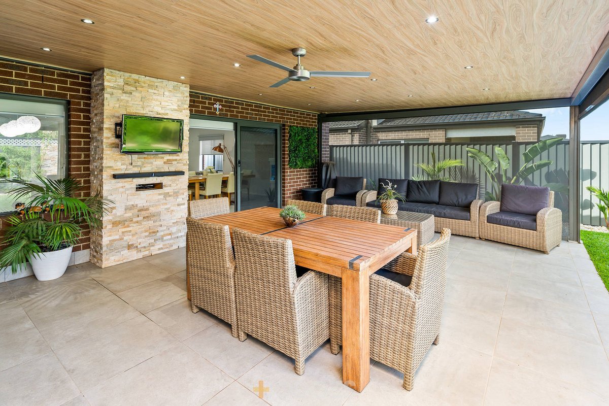 14 Adrian Circuit Tarneit - Residential for sale