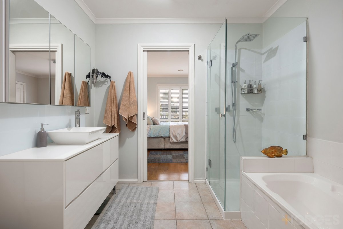 14 Crest Avenue Hampton East - Residential for sale