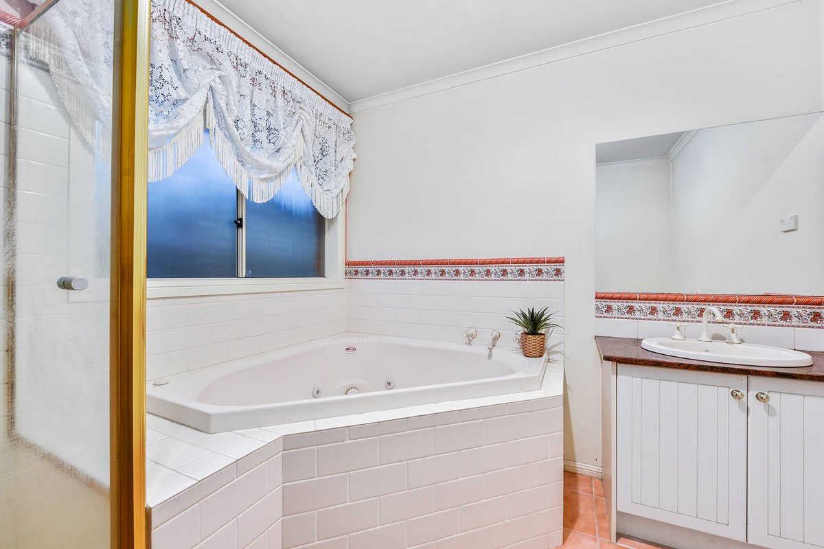 14 Homewood Boulevard Hallam - Residential for sale