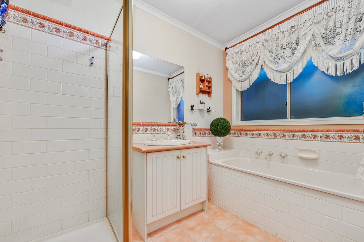 14 Homewood Boulevard Hallam - Residential for sale