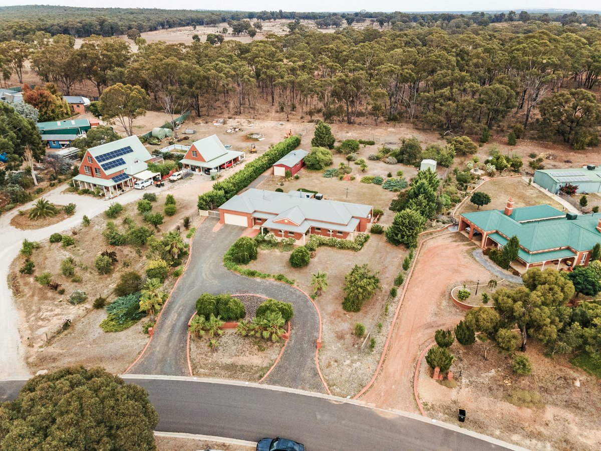 14 Michelle Drive, MAIDEN GULLY VIC 3551