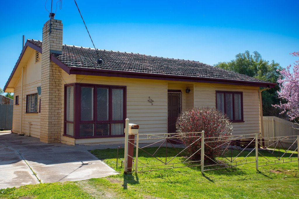 14 Parsonage Grove, EAGLEHAWK VIC 3556