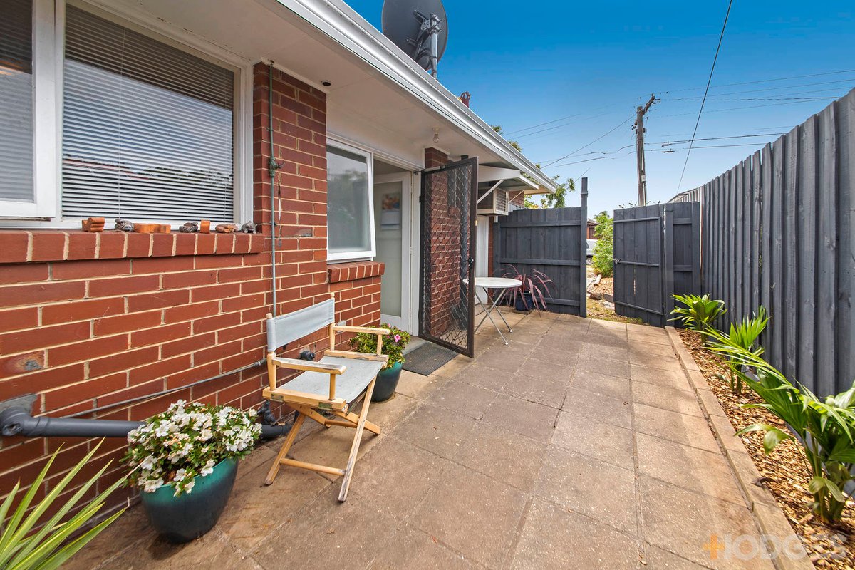 1 / 5 Olive Grove Mentone - Residential for sale