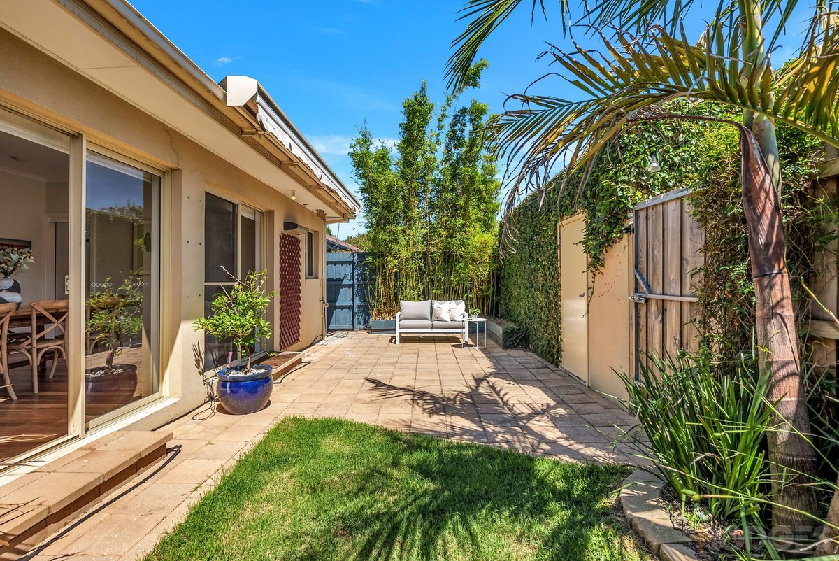 1 / 57 Teddington Road Hampton - Residential for sale