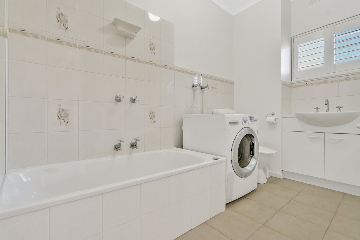 15 / 70 Beach Road Mentone - Residential for sale