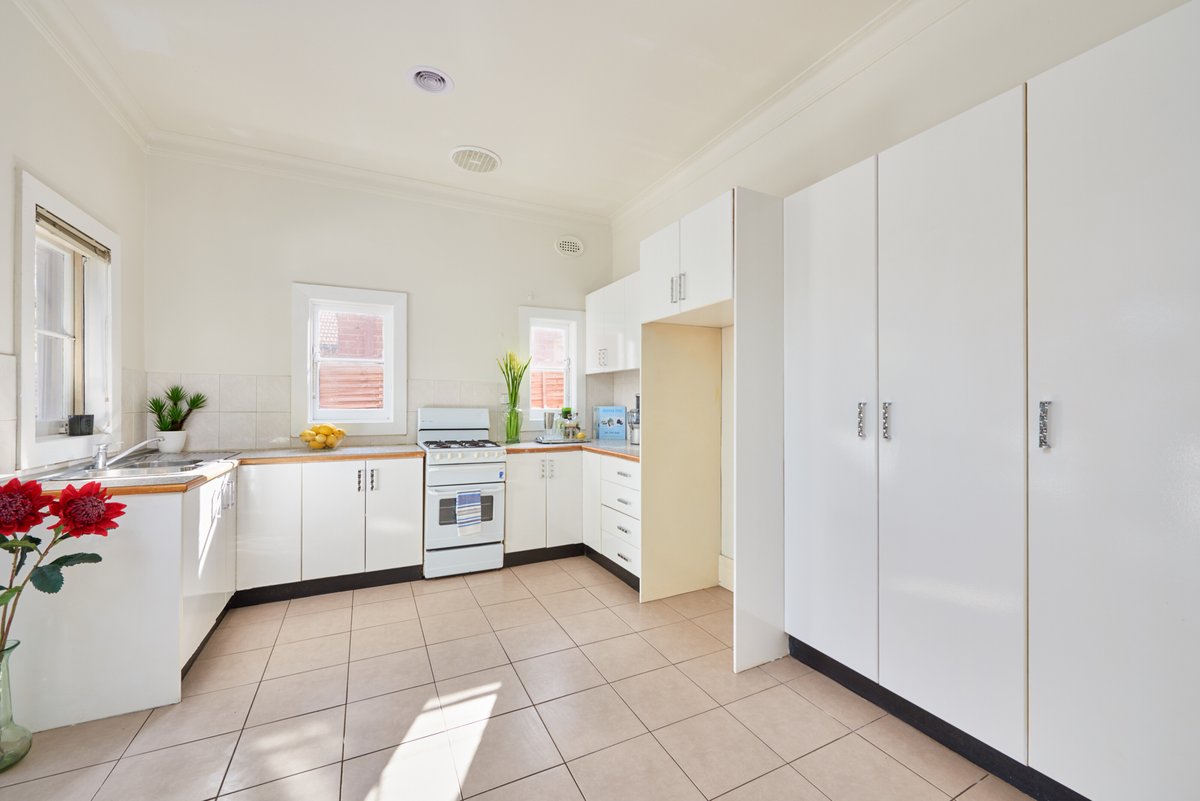16 Alma Grove ST KILDA - Residential for lease