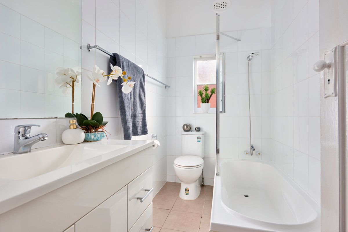 16 Alma Grove ST KILDA - Residential for lease