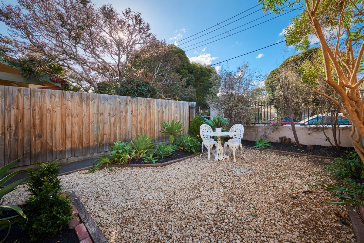 16 Alma Grove ST KILDA - Residential for lease
