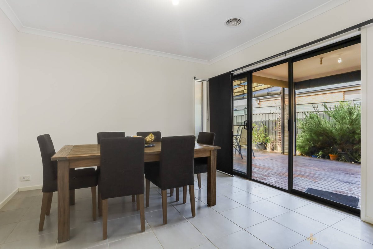 16 Finsbury Crescent Manor Lakes - Residential for sale