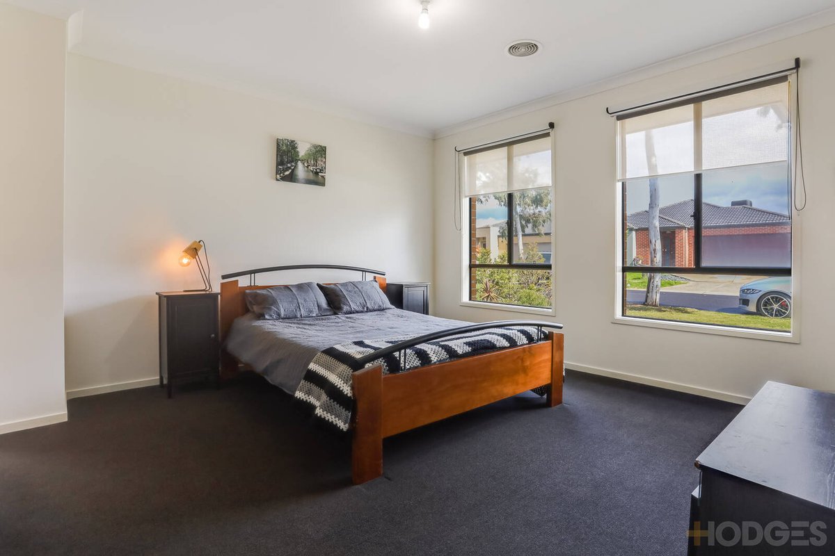 16 Finsbury Crescent Manor Lakes - Residential for sale