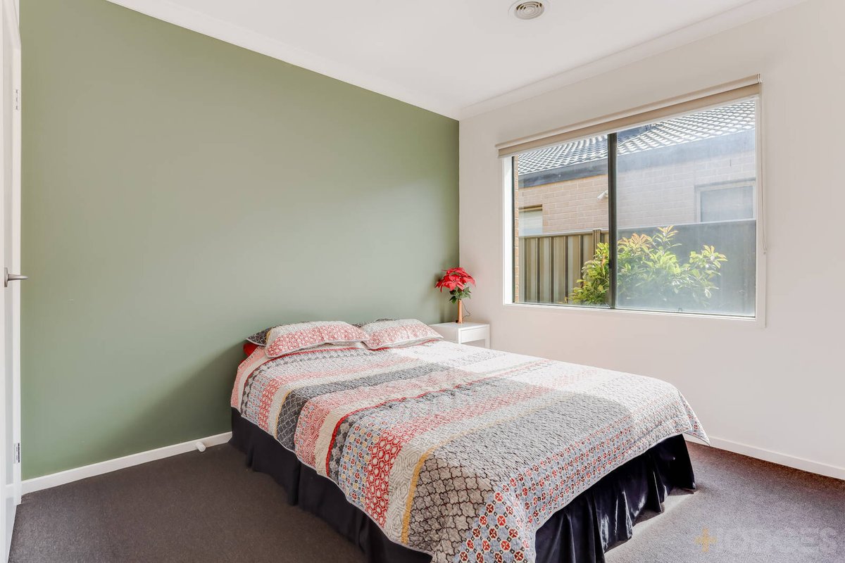 16 Finsbury Crescent Manor Lakes - Residential for sale