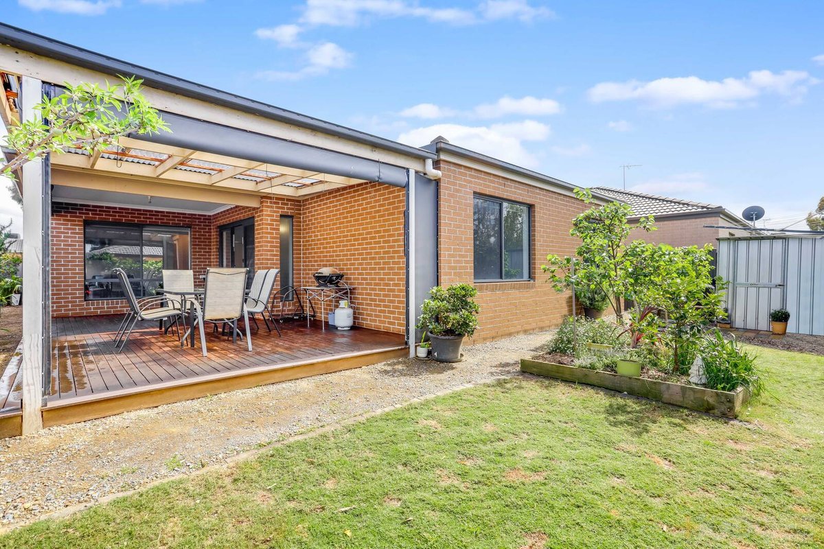 16 Finsbury Crescent Manor Lakes - Residential for sale