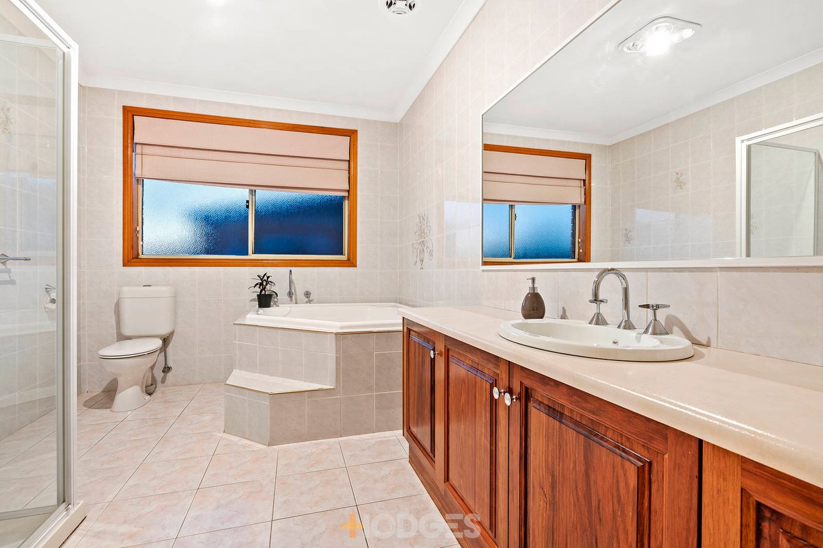 16 Lonsdale Circuit Hoppers Crossing - Residential for sale