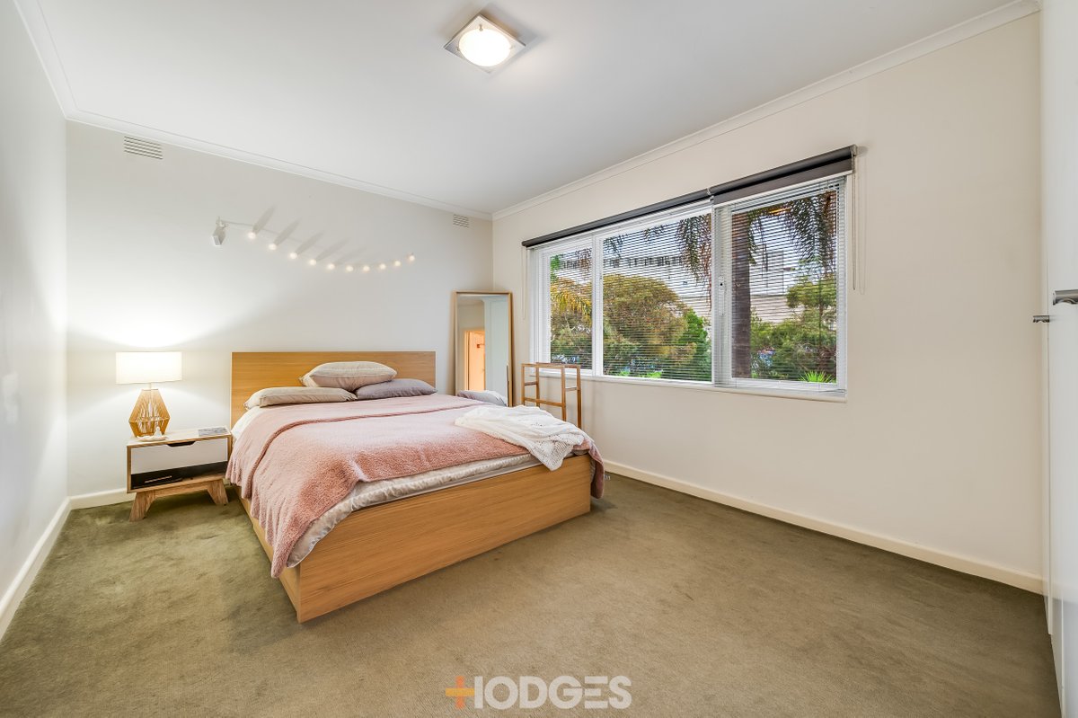 1 / 6 Ripon Grove ELSTERNWICK - Residential for sale