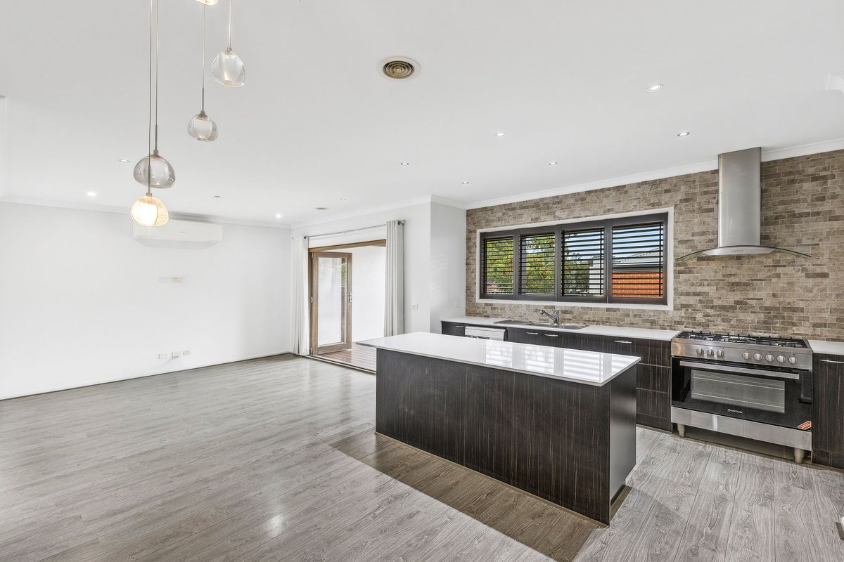 16 Village Green Dr Leopold - Residential for lease