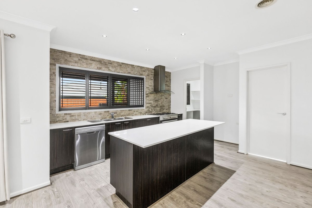 16 Village Green Dr Leopold - Residential for lease