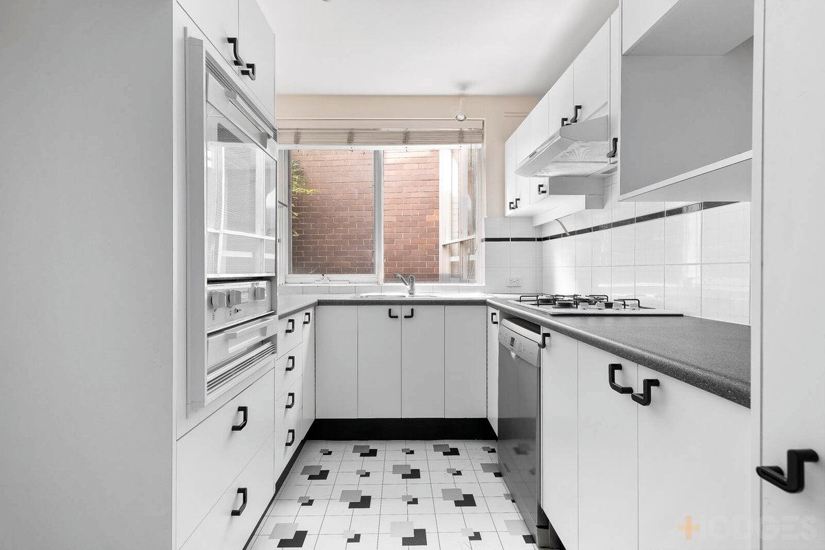 16 / 14 The Avenue Windsor - Residential for sale