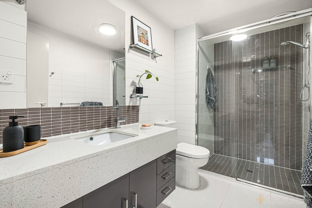 1 / 62 Hawthorn Road Caulfield North - Residential for sale