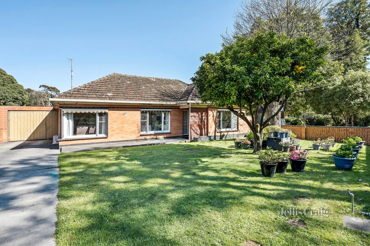 166 Liverpool Road, Kilsyth, VIC 3137 House for Sale