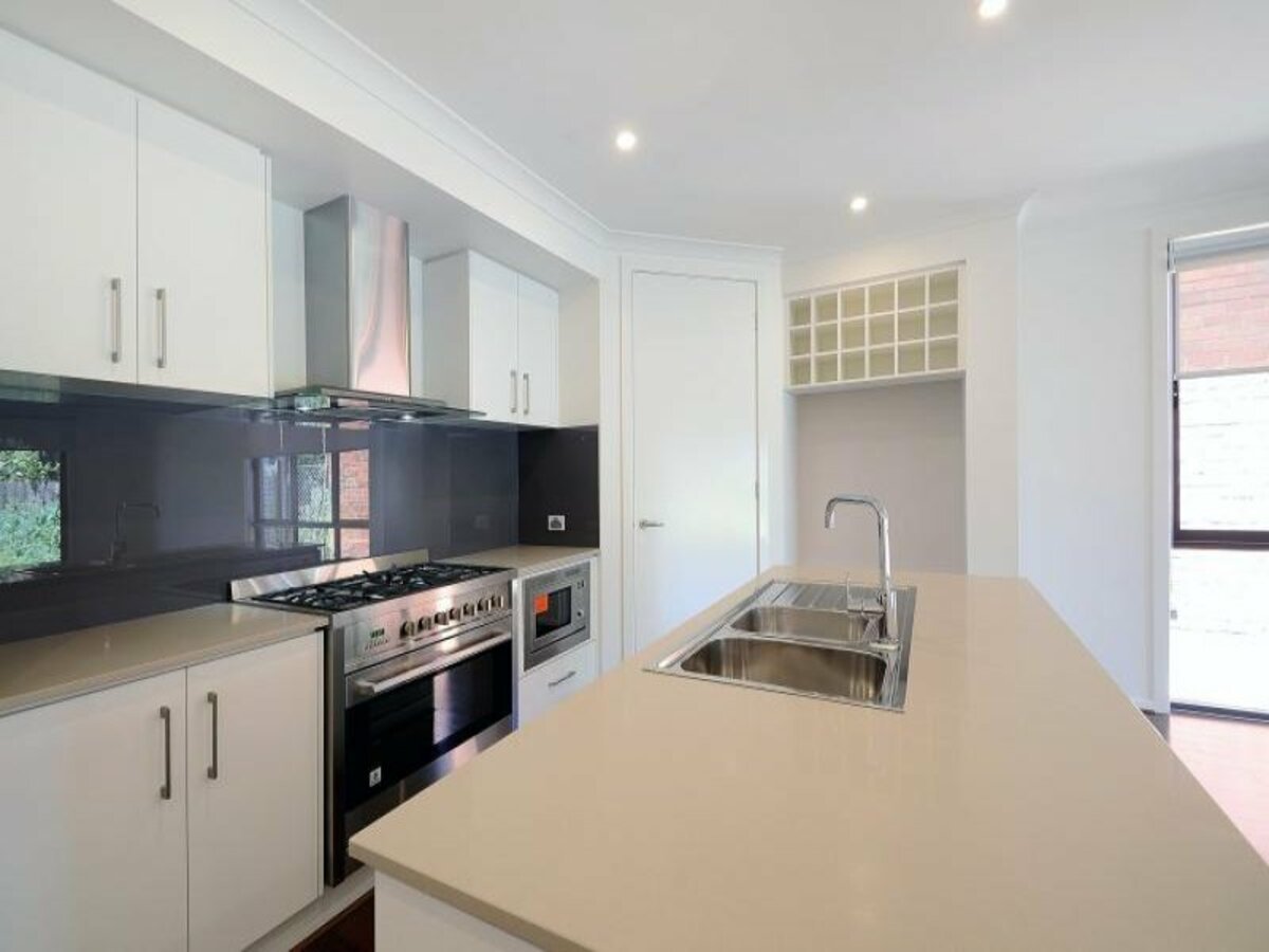 16A Faulkner Street HAMPTON - Residential for lease