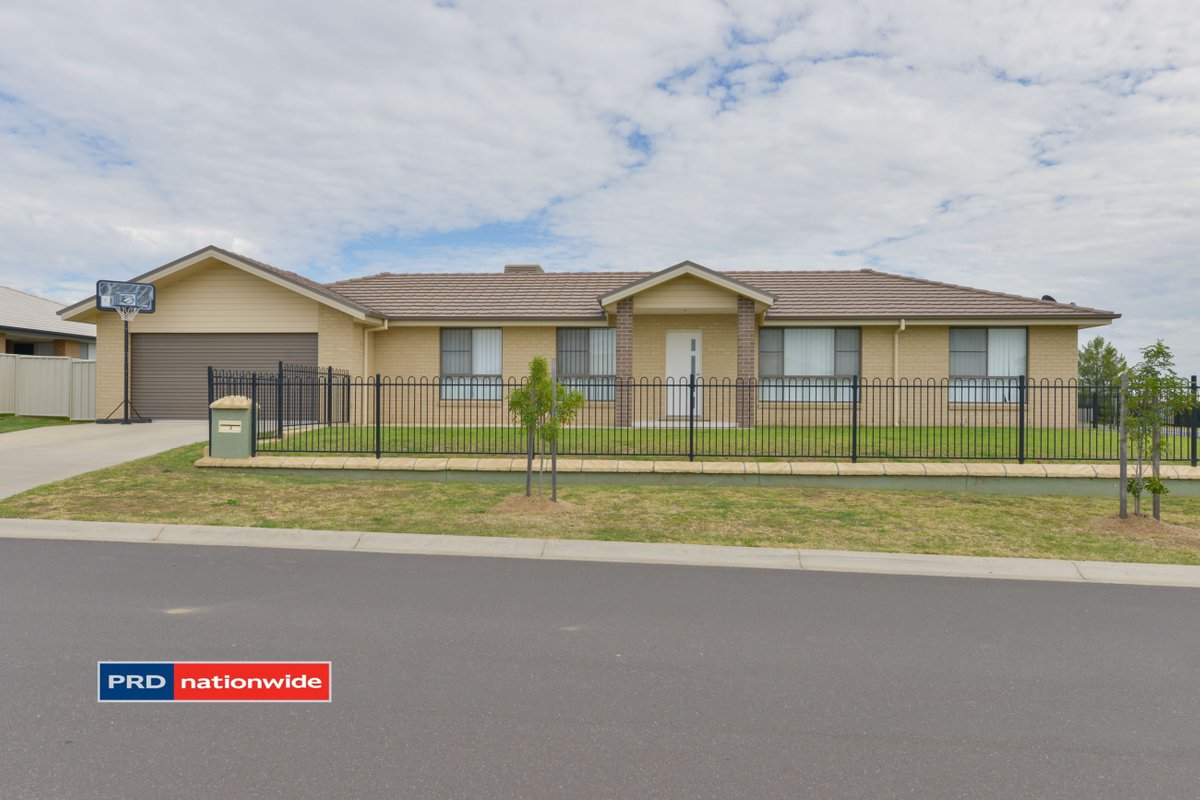 16C Warwick Road, TAMWORTH NSW 2340