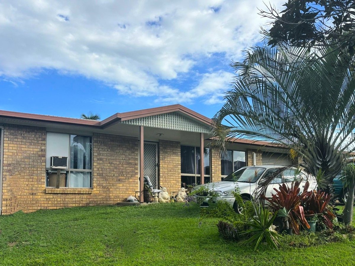 17 Brin Street, BOYNE ISLAND QLD 4680