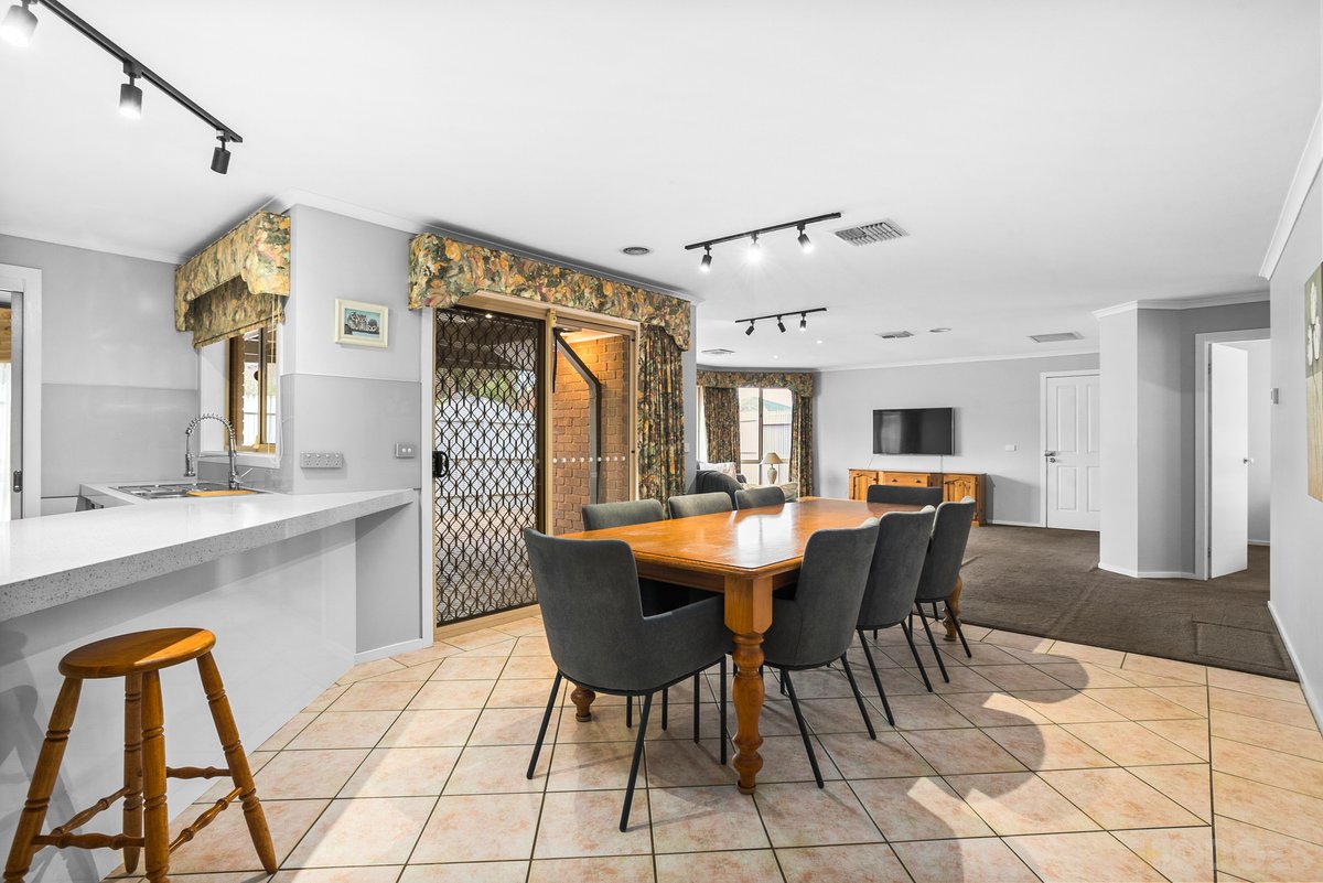 17 Crystal Brook Court Narre Warren South - Residential for sale