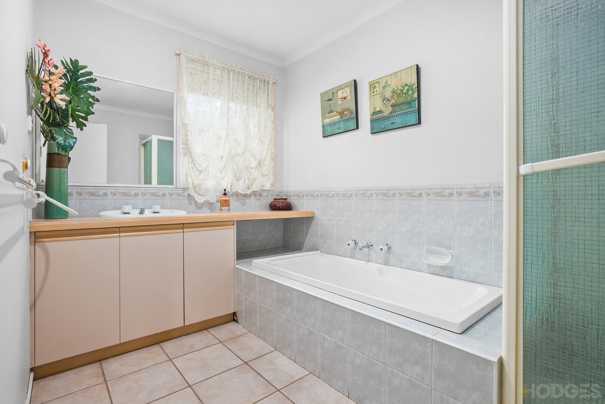 17 Crystal Brook Court Narre Warren South - Residential for sale