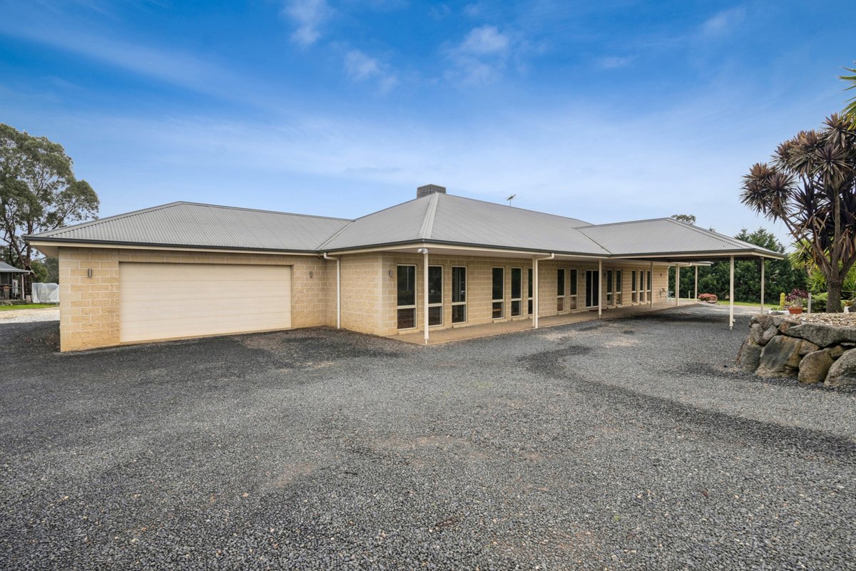 17 Mathiesons Road Wandong - 4 bedroom property