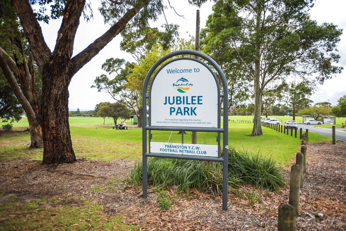 1 / 7 Saint Johns Avenue Frankston - Residential for sale