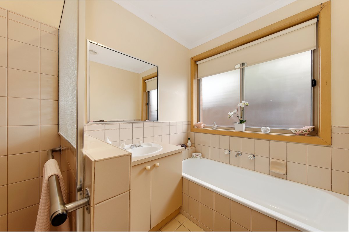 17 / 139 Tarneit Road Werribee - Residential for sale
