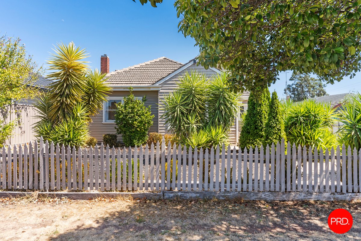 18 Carpenter Street, KANGAROO FLAT VIC 3555