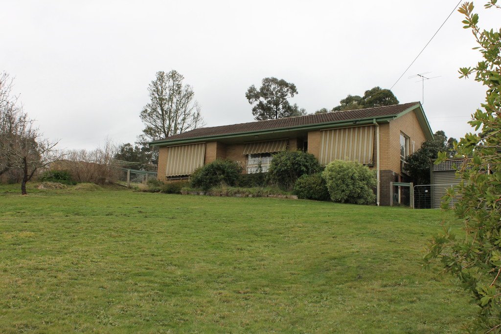 18 Rogers Street, CRESWICK VIC 3363
