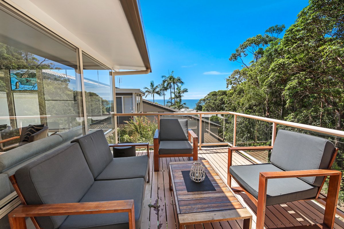 18 Sandy Beach Road, KORORA NSW 2450
