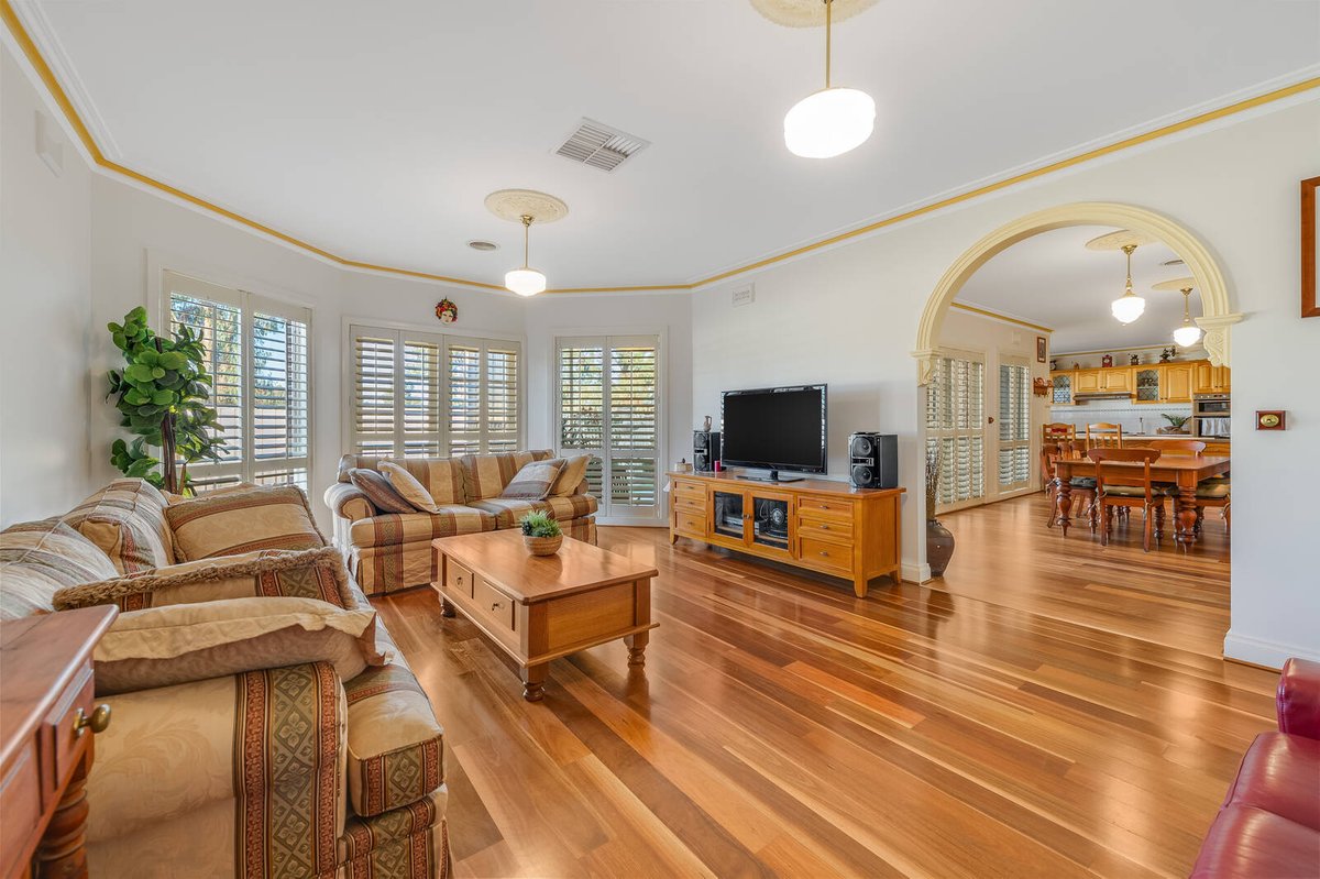 18 Treeside Drive Tarneit - Residential for sale